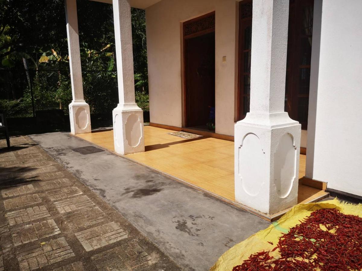 Sithu Guesthouse Bentota Esterno foto